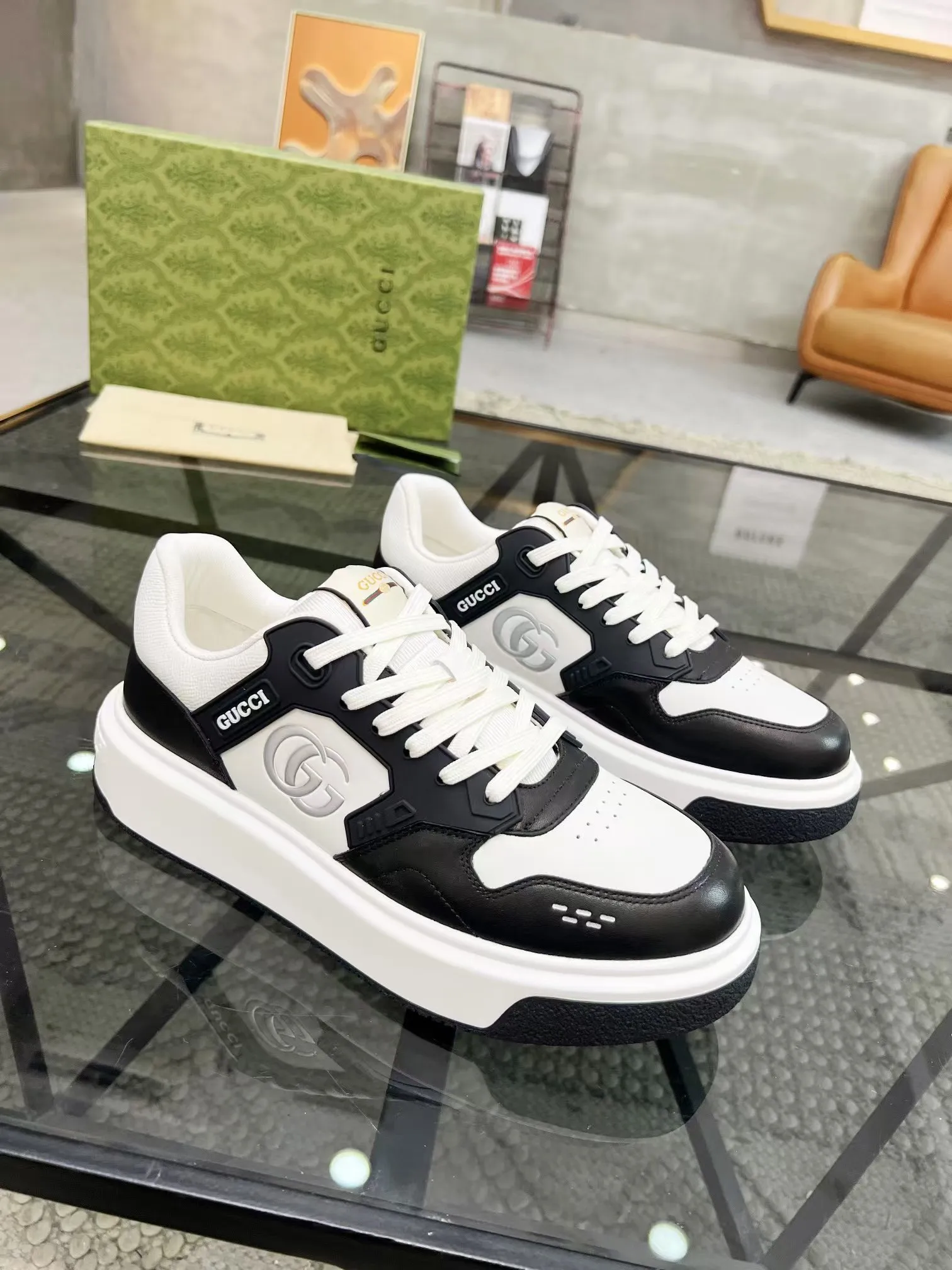 Men's Men's Shoes Men's Men's 💰460 new men's shoes GUCCI [Lightning] latest shoes shipped. Original quality, fashionable, made of special materials, sheepskin lining, brand new packaging. The foot feels super comfortable and the workmanship is impeccable. Size: 38-45